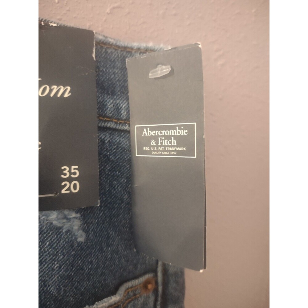 NWT Abercrombie & Fitch The 4" Mom Short Distressed Denim High Rise Size 20 - Picture 3 of 10